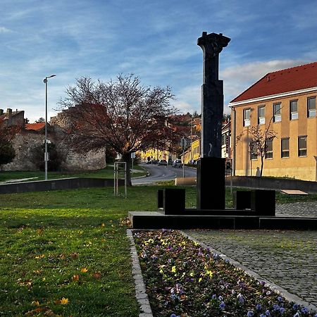 M18 - Csak Egy Lepes A Toertenelmi Belvaros - Free Parking Pécs Buitenkant foto