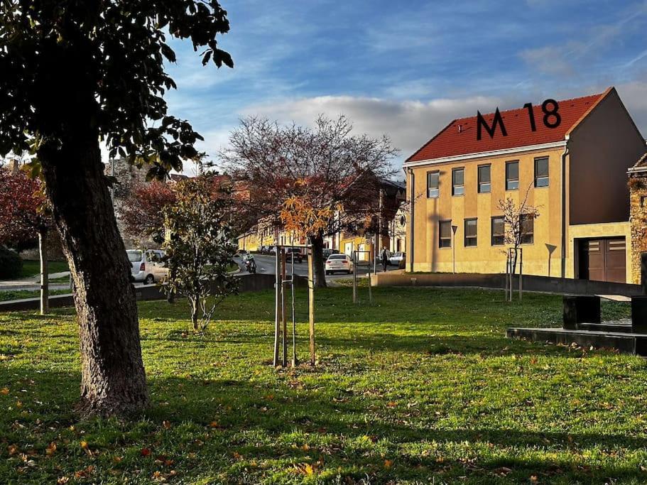 M18 - Csak Egy Lepes A Toertenelmi Belvaros - Free Parking Pécs Buitenkant foto